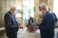 Il Presidente della Repubblica Sergio Mattarella con Paolo Siani, fratello di Giancarlo Siani
