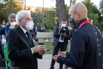 Il Presidente della Repubblica Sergio Mattarella consegna agli atleti una medaglia ricordo