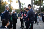 Il Presidente della Repubblica Sergio Mattarella consegna agli atleti una medaglia ricordo
