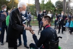 Il Presidente della Repubblica Sergio Mattarella consegna agli atleti una medaglia ricordo