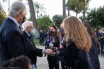 Il Presidente della Repubblica Sergio Mattarella consegna agli atleti una medaglia ricordo