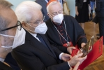 Il Presidente Sergio Mattarella con S. Em. Card. Gualtiero Bassetti, Presidente CEI, in occasione dell'incontro con una delegazione del Consiglio delle Conferenze Episcopali d'Europa