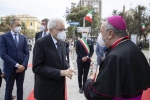 Il Presidente Sergio Mattarella saluta Mons. Tommaso Valentinetti, Vescovo di Pescara, in occasione dell’inaugurazione del nuovo polo culturale “Imago Museum” 
