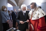 Il Presidente della Repubblica Sergio Mattarella con Paolo Andrei, Rettore dell’Università degli Studi di Parma,in occasione della cerimonia di conferimento della laurea honoris causa in “Relazioni internazionali ed europee” al Presidente della Repubblica  
