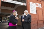 Il Presidente della Repubblica Sergio Mattarella e la Sig.ra Laura alla mensa della Caritas con Mons. Enrico Solmi, Vescovo della diocesi di Parma 
