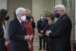 Il Presidente Sergio Mattarella all'Ambasciata d’Italia a Berlino, accoglie Frank-Walter Steinmeier, Presidente della Repubblica Federale di Germania, in occasione della Cerimonia di consegna del Premio dei Presidenti per la Cooperazione comunale tra Italia e Germania  
