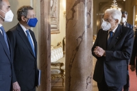 Il Presidente della Repubblica Sergio Mattarella con il Presidente del Consiglio dei Ministri Mario Draghi ed altri membri del Governo, in vista del Consiglio Europeo
