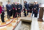 Il Presidente Sergio Mattarella accompagnato da S.E. Rev.ma Mons. Carlo Roberto Maria Redaelli visita la Basilica di Santa Maria Assunta