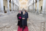 Il Presidente Sergio Mattarella accompagnato da S.E. Rev.ma Mons. Carlo Roberto Maria Redaelli visita la Basilica di Santa Maria Assunta