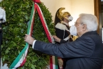 Il Presidente Sergio Mattarella depone una corona d'alloro sulla lapide dei Caduti del Quirinale nella ricorrenza del Giorno dell'Unità Nazionale e Giornata delle Forze Armate