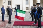 Il Presidente Sergio Mattarella conferisce l'onorificenza di Cavaliere dell'Ordine Militare d'Italia alla Bandiera di Guerra del 4° Stormo dell’Aeronautica Militare