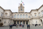 Un momento della cerimonia di conferimento delle decorazione dell'Ordine Militare d'Italia alle Bandiere di Guerra