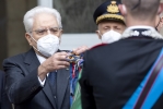 Il Presidente Sergio Mattarella conferisce l'onorificenza di Cavaliere dell'Ordine Militare d'Italia alla Bandiera di Guerra del 13° Reggimento Carabinieri “Friuli Venezia Giulia”