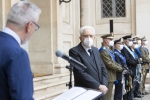 Il Presidente Sergio Mattarella a Napoli in occasione del Giorno dell'Unità Nazionale e Giornata delle Forze Armate consegna le decorazioni OMI alle Bandiere di Guerra