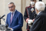 Il Ministro della Difesa Lorenzo Guerini in occasione della cerimonia di conferimento delle decorazione dell'Ordine Militare d'Italia alle Bandiere di Guerra