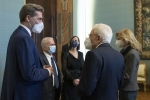 Il Presidente della Repubblica Sergio Mattarella con Andrea Sironi, Presidente della Fondazione AIRC, Federico Caligaris-Cappio, Direttore scientifico della Fondazione AIRC, e la Prof.ssa Silvia Piconese, Ricercatrice AIRC, in occasione della cerimonia di celebrazione de “I Giorni della Ricerca”
