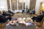 Il Presidente Sergio Mattarella con  Sergio Zuncheddu, Editore e Presidente dell’Unione sarda SpA, unitamente a Emanuele Dessì, Lia Serrelli e a Lorenzo Paolini, rispettivamente Direttore responsabile, Direttore generale e Direttore editoriale e condirettore del quotidiano, in occasione del centocinquantesimo anniversario della nascita di Grazia Deledda