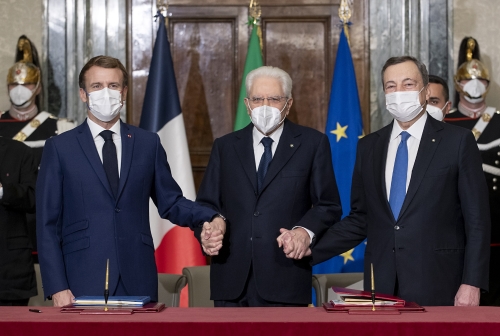 Il Presidente della Repubblica Sergio Mattarella con il Presidente della Repubblica Francese Emmanuel Macron e il Presidente del Consiglio dei Ministri Mario Draghi in occasione della firma del “Trattato per una cooperazione bilaterale rafforzata”