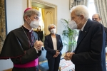 Il Presidente della Repubblica Sergio Mattarella saluta S.E. Mons. Gualtiero Sigismondi,in occasione dell'incontro con l'Azione Cattolica Italiana
