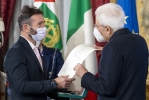 Il Presidente Sergio Mattarella consegna l'onorificenza OMRI  “motu proprio” a Stefano Tavilla