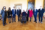 Il Presidente della Repubblica Sergio Mattarella con Giovanni Cupidi protagonista del documentario"Il figlio di Tarzan",insieme alla regista Mariagrazia Moncada e i produttori Valentino Picone e Salvatore Ficarra
