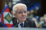 Il Presidente Sergio Mattarella alla sede del Comando Operativo di vertice Interforze in occasione del collegamento in videoconferenza per rivolgere gli auguri ai contingenti militari italiani impegnati nei teatri di operazioni internazionali 
