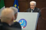 Il Presidente Sergio Mattarella alla sede del Comando Operativo di vertice Interforze in occasione del collegamento in videoconferenza per rivolgere gli auguri ai contingenti militari italiani impegnati nei teatri di operazioni internazionali 
