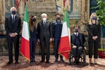 Il Presidente Sergio Mattarella con Valentina Vezzali, Sottosegretario di Stato alla Presidenza del Consiglio dei ministri, Giovanni Malagò Presidente del Comitato Olimpico Nazionale Italiano, Luca Pancalli, Presidente del Comitato Italiano Paralimpico l'Alfiere della squadra olimpica Sofia Goggia e l'Alfiere della squadra paralimpica Giacomo Bertagnolli