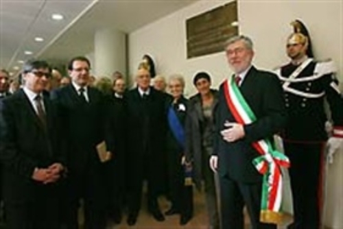 Visita del Presidente della Repubblica Giorgio Napolitano alla città di Bologna (15 e 16 marzo 2007). E' la continuazione della visita iniziata il 20 febbraio e interrotta il giorno successivo per crisi di governo