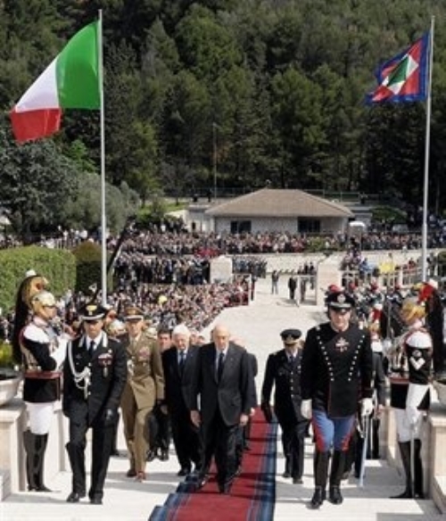 Deposizione di una corona d'alloro da parte del Presidente della Repubblica Napolitano all'Altare della Patria e intervento a Mignano Monte Lungo in occasione del 64° della Liberazione. 25 aprile