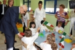  Il Presidente all'asilo nido "Pio XII", durante la visita alle aule, al Quartiere Pastena