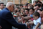 Il Presidente Napolitano tra la gente della cittadina