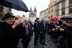 Il Presidente Napolitano lascia il Municipio al termine dell'incontro con il Sindaco di Praga