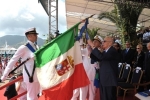 Il Presidente Giorgio Napolitano consegna della Medaglia d'Oro al Merito Civile alla Bandiera di Guerra della Marina Militare