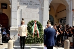 Il Presidente Napolitano depone una corona al Monumento ai Caduti in Piazza Tre Martiri a Rimini