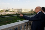  Il Presidente Napolitano osserva la città  dal balcone d'onore
