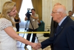 Il Presidente Napolitano accolto dal Presidente della Camera dei Deputati di Romania Roberta Anastase