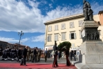 Il Presidente Giorgio Napolitano nel corso della deposizione di una corona d'alloro sul monumento di Giuseppe Garibaldi