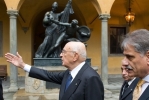 Il Presidente Giorgio Napolitano, con il Rettore dell'Universtà di Pisa dinanzi al monumento di Curtatone e Montanara