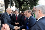 l Presidente Giorgio Napolitano al suo arrivo nella Piazza Umberto I