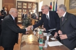 Il Presidente Napolitano con i relatori del Convegno "Le Accademie Nazionali e la Storia d'Italia"