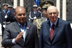 Il Presidente accolto al suo arrivo al Palazzo Presidenziale da Moncef Marzouki