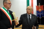 Il Presidente Giorgio Napolitano, con a fianco il Sindaco di Gemona, Paolo Urbani