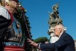 Il Presidente Giorgio Napolitano depone una corona d'alloro all'Altare della Patria