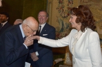 Il Presidente Giorgio Napolitano con la Sig.ra Sophia Loren in occasione della presentazione dei candidati ai Premi "David di Donatello" per l'anno 2014