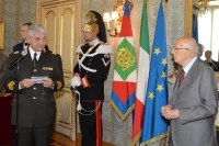 Il Presidente Giorgio Napolitano con il Capo del Corpo Nazionale dei Vigili del Fuoco e Vice Capo Dipartimento Vicario dei Vigili del Fuoco, del Soccorso Pubblico e della Difesa Civile, Gioacchino Giomi, durante l'incontro con una rappresentanza di Allievi degli Istituti di formazione dei Vigili del Fuoco