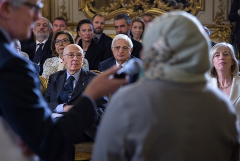 Il Presidente Giorgio Napolitano e il Ministro dell'Istruzione Stefania Giannini in occasione della cerimonia di consegna degli attestati  e dei distintivi d'onore ai nuovi Alfieri della Repubblica | Palazzo del Quirinale - 15/04/2014